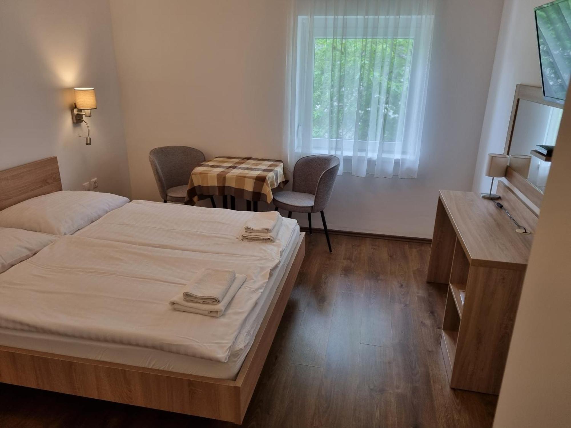 Adam Apartmanhaz Siófok Værelse billede